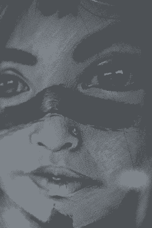 Image pixelisée : Portrait d’une fille au crayon avec des marques de guerre sur le visage