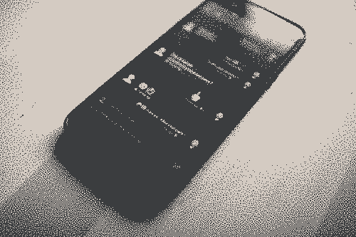 Image pixelisée : Un téléphone allumé sur l’application XMPP Conversations